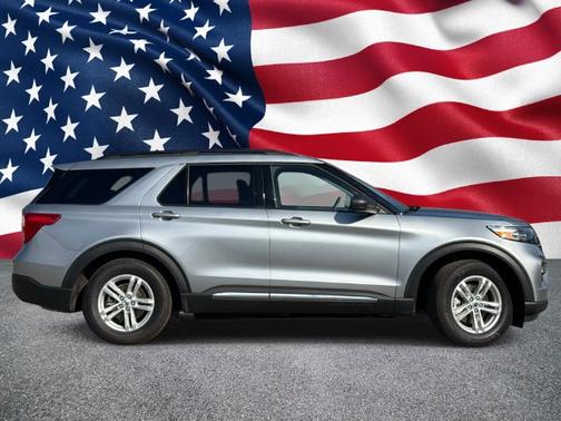 ICONIC SILVER METALLIC 2024 Ford Explorer XLT