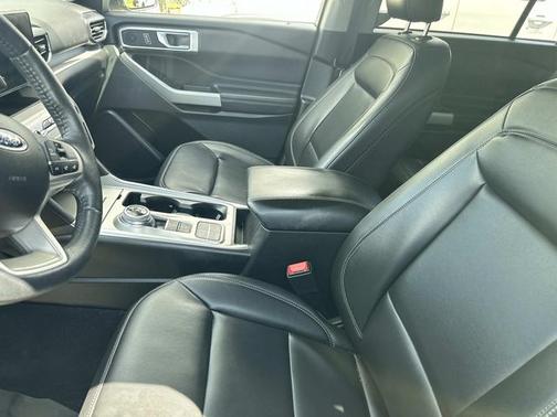 ICONIC SILVER METALLIC 2024 Ford Explorer XLT