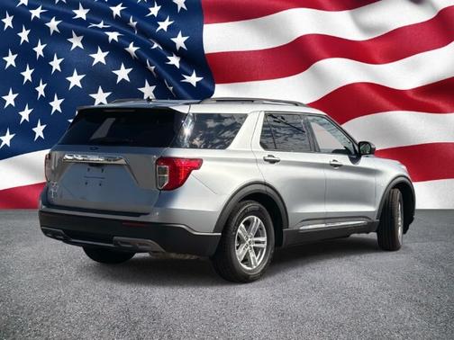 ICONIC SILVER METALLIC 2024 Ford Explorer XLT