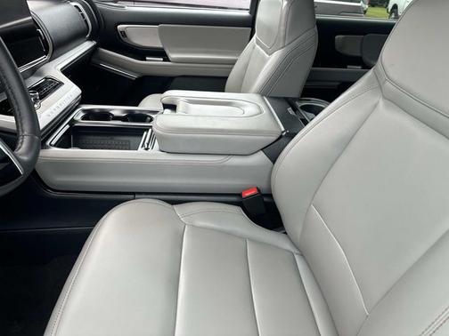 AGATE BLACK METALLIC 2025 Ford Expedition ACTIVE