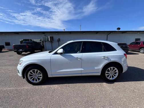 White 2016 Audi Q5 2.0T Premium Plus