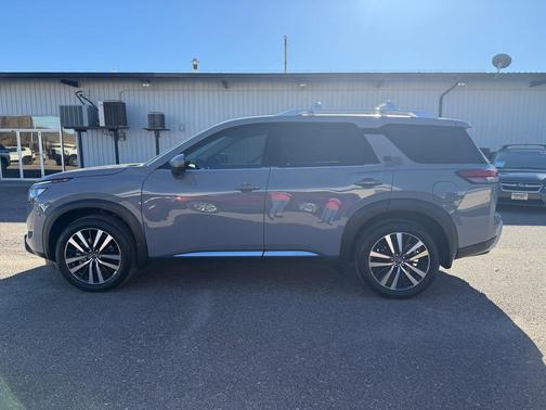 2025 Nissan Pathfinder Platinum FWD