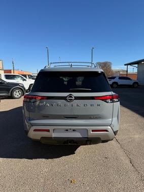 2025 Nissan Pathfinder Platinum FWD