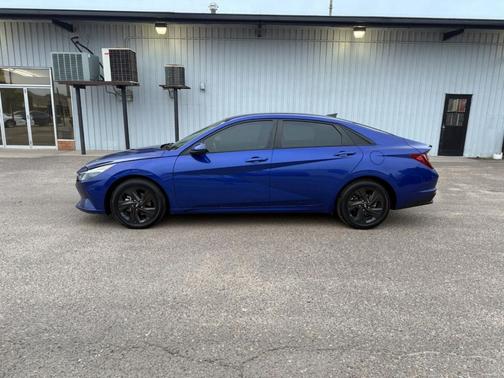 2022 Hyundai ELANTRA SEL