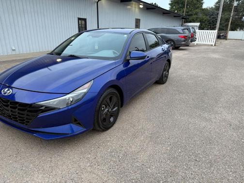 2022 Hyundai ELANTRA SEL