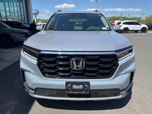 Sonic Gray Pearl 2024 Honda Pilot Touring 8-Passenger