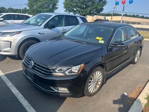 Black Uni 2016 Volkswagen Passat 1.8T SE w/Technology
