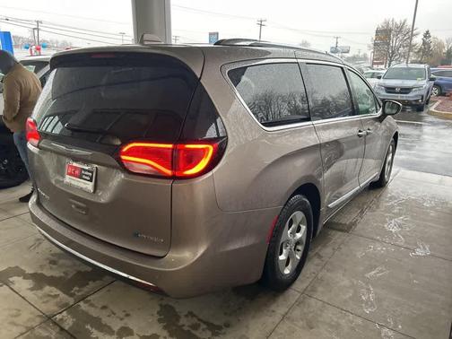 2018 Chrysler Pacifica Hybrid Touring L
