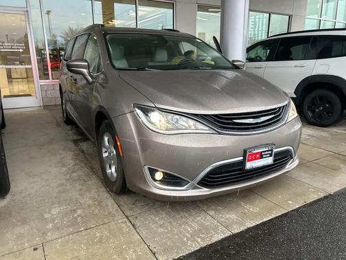 2018 Chrysler Pacifica Hybrid Touring L