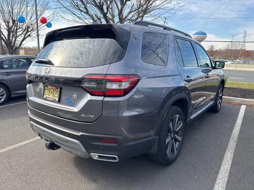 2023 Honda Pilot AWD Elite
