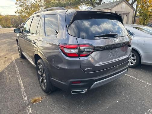 2025 Honda Pilot Touring 8-Passenger