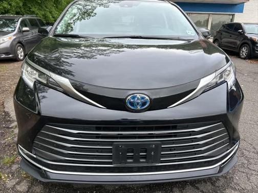 2023 Toyota Sienna Limited 7-Passenger