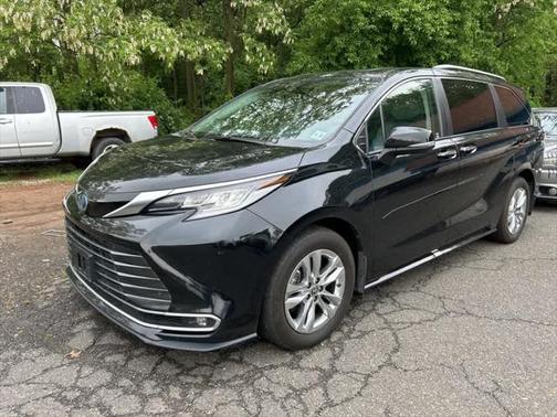 2023 Toyota Sienna Limited 7-Passenger