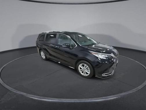 2023 Toyota Sienna Limited 7-Passenger