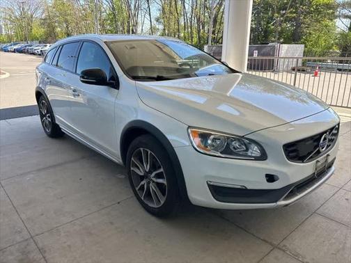 2016 Volvo V60 Cross Country T5
