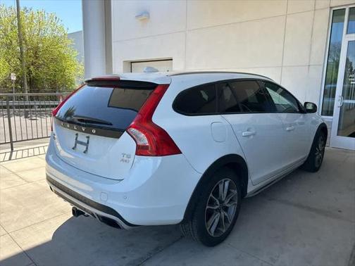 2016 Volvo V60 Cross Country T5