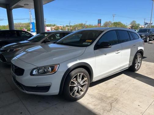 2016 Volvo V60 Cross Country T5