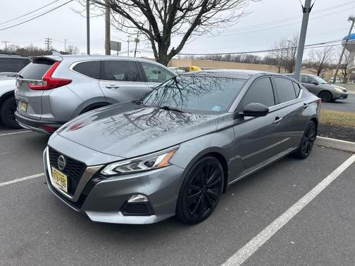 2022 Nissan Altima SR FWD