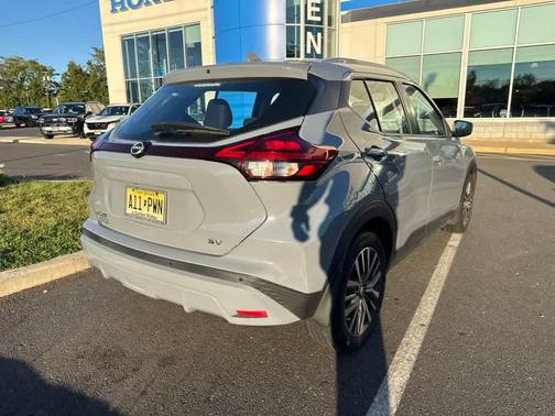 Boulder Gray Pearl 2022 Nissan Kicks SV