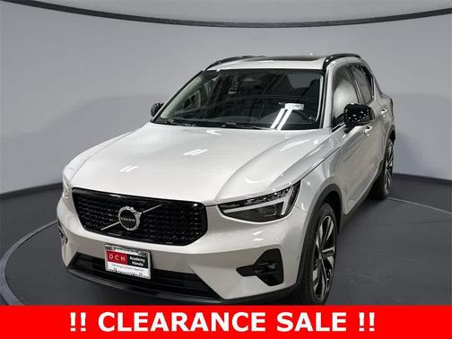 2023 Volvo XC40 B5 Ultimate Dark Theme
