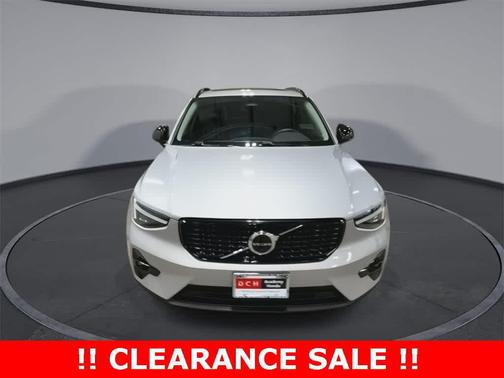 2023 Volvo XC40 B5 Ultimate Dark Theme