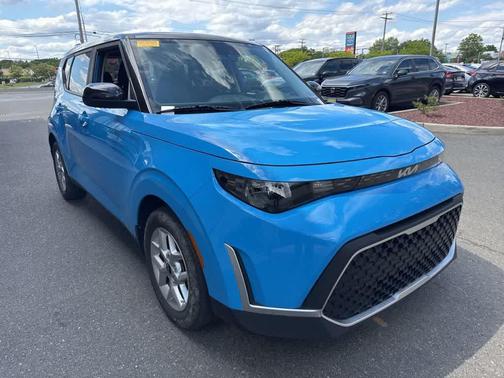 Surf Blue w/Black Roof 2024 Kia Soul S