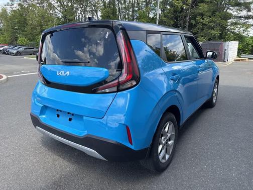 Surf Blue w/Black Roof 2024 Kia Soul S