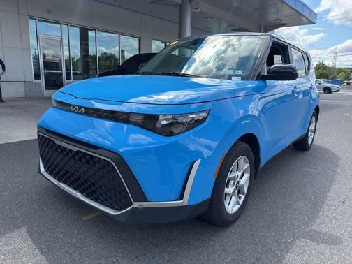 Surf Blue w/Black Roof 2024 Kia Soul S