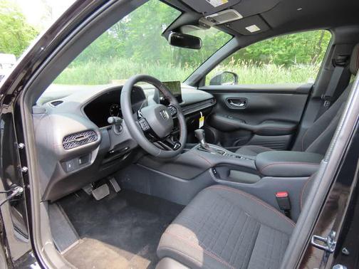 Crystal Black Pearl 2027 Honda HR-V Sport