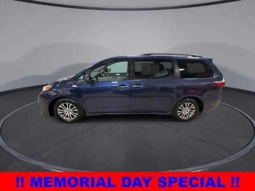 Parisian Night Pearl 2020 Toyota Sienna XLE