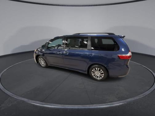 2020 Toyota Sienna XLE