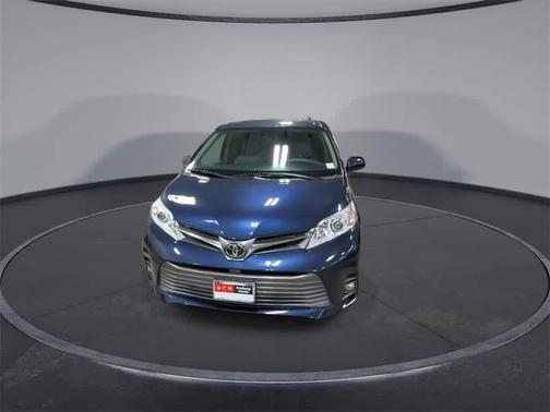 2020 Toyota Sienna XLE