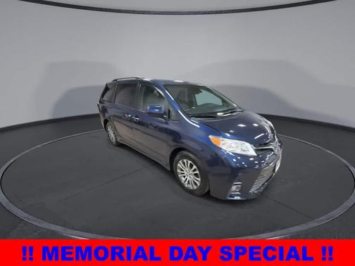 Parisian Night Pearl 2020 Toyota Sienna XLE