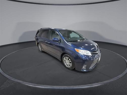 2020 Toyota Sienna XLE