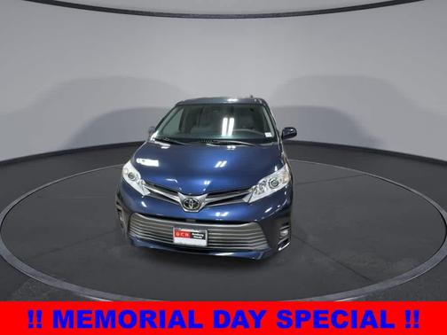 Parisian Night Pearl 2020 Toyota Sienna XLE