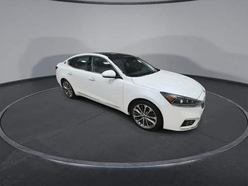 2017 Kia Cadenza Technology