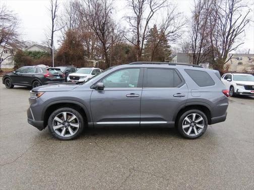 2025 Honda Pilot Touring 8-Passenger