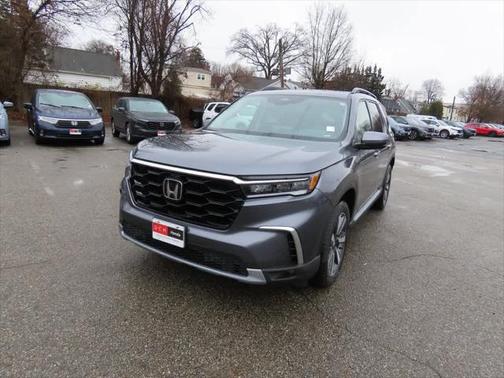 2025 Honda Pilot Touring 8-Passenger