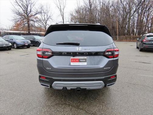 2025 Honda Pilot Touring 8-Passenger