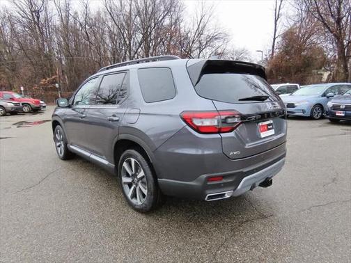 2025 Honda Pilot Touring 8-Passenger