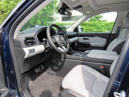 2025 Honda Pilot Touring 8-Passenger