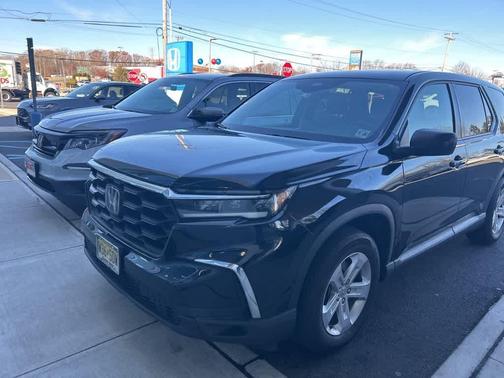 2023 Honda Pilot AWD LX