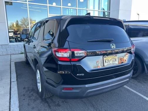 2023 Honda Pilot AWD LX