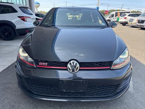 2017 Volkswagen Golf GTI 2.0T SE 4-Door