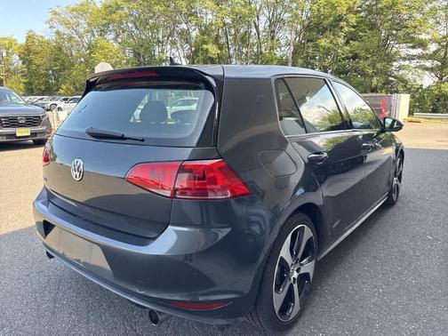 2017 Volkswagen Golf GTI 2.0T SE 4-Door