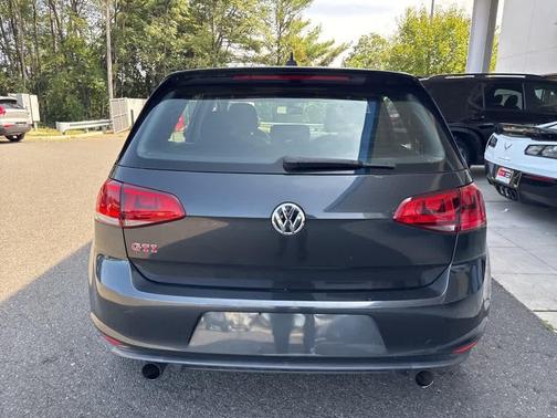 2017 Volkswagen Golf GTI 2.0T SE 4-Door