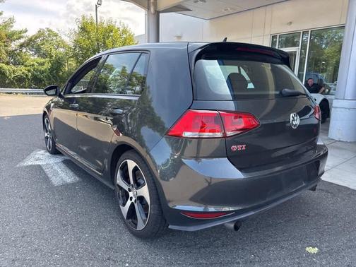 2017 Volkswagen Golf GTI 2.0T SE 4-Door