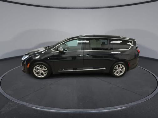 Brilliant Black Crystal Pearlcoat 2017 Chrysler Pacifica Limited