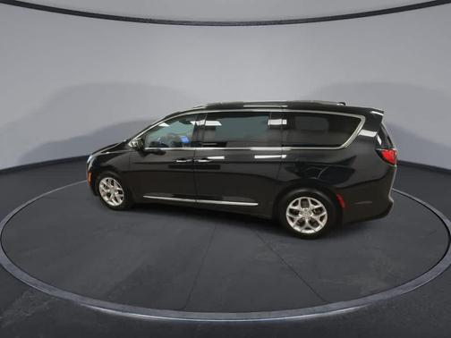 Brilliant Black Crystal Pearlcoat 2017 Chrysler Pacifica Limited