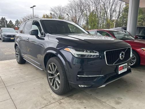 2016 Volvo XC90 T6 Momentum